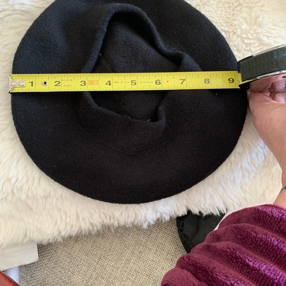 Elegant Black Women's Beret worn one time only. In great condition. - Picture 5 of 6